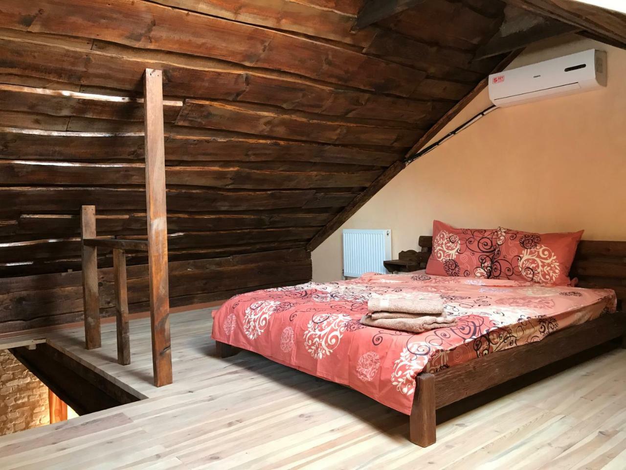 Two-floor apartments&studio 2-х этажные апартаменты и студия в самом центре Харьков Экстерьер фото